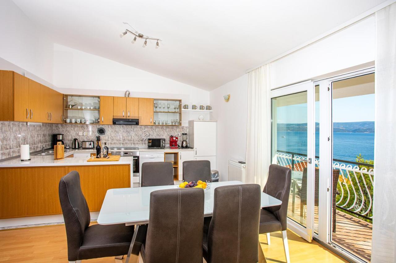 Apartments Adisa Omiš Eksteriør billede